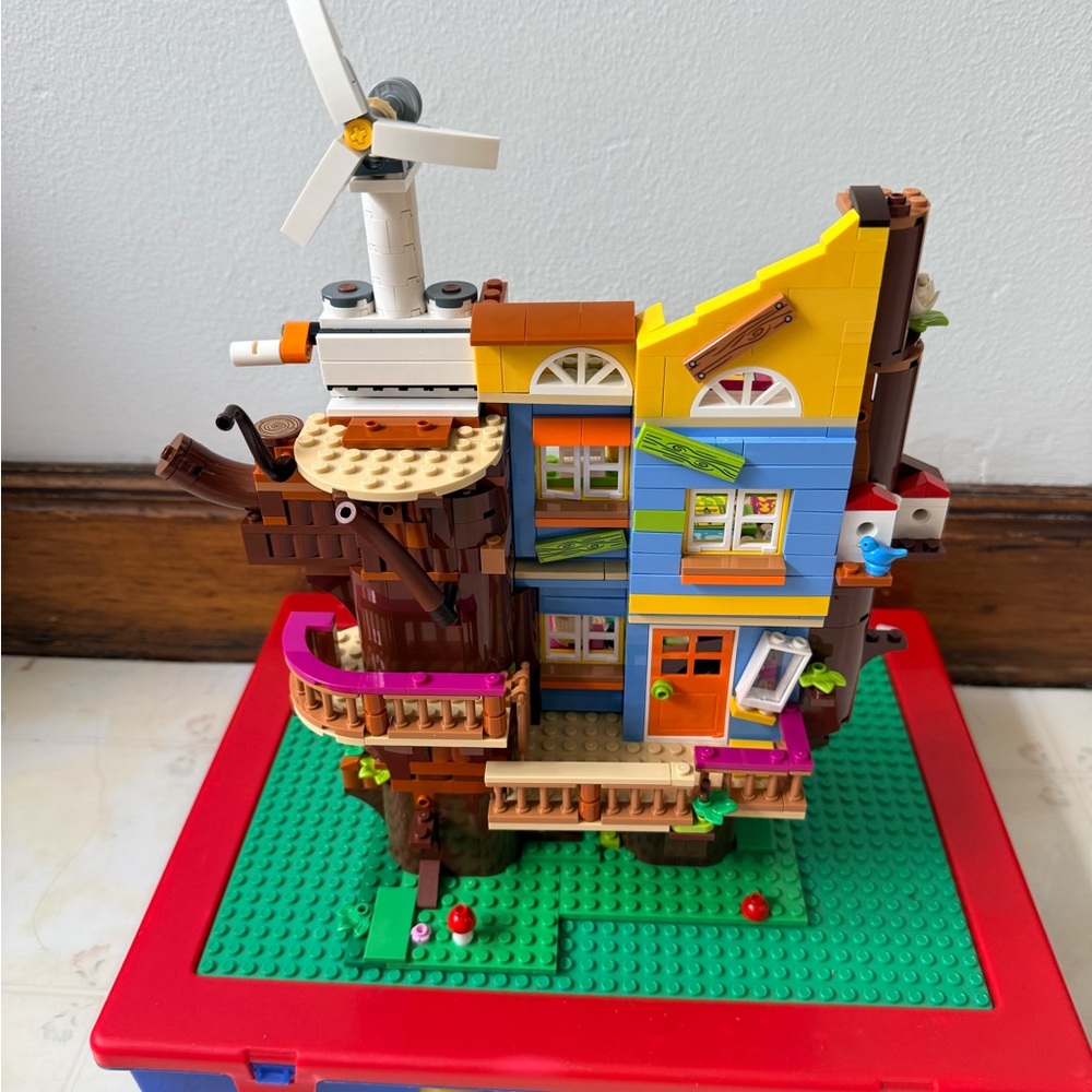 LEGO 41703 FRIENDS 10th Anniversary: Friendship Tree House Retired 90% complete